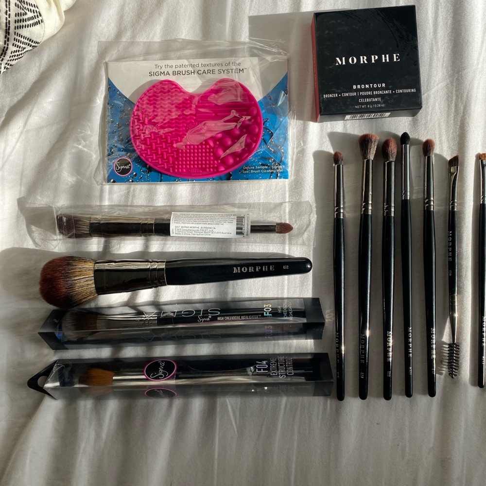 Sigma and morphe brushes
